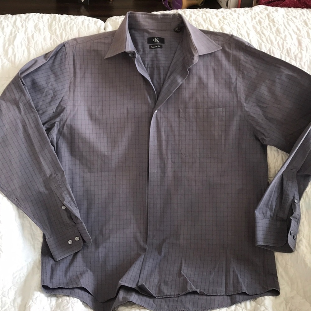 Men’s Calvin Klein regular fit button down shirt.